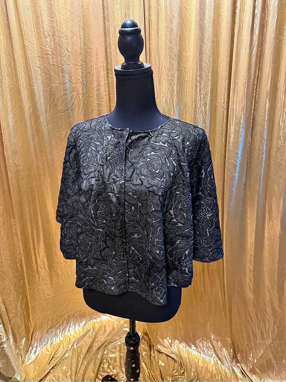 Disney Studios Costume Dept Metallic Rose Cape One-size Velcro enclosure